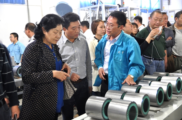 总经理陈学锋介绍自动流水线 总经理陈学锋介绍自动流水线