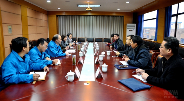 管兵向调研组汇报专利工作情况 管兵向调研组汇报专利工作情况